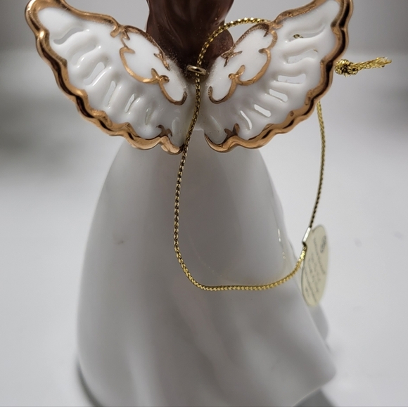 2002 Bradford Edition Daughter's Love Heirloom Porcelain Angel Musical Ornament - Picture 2 of 4